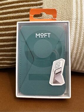 MOFT Magnetic MagSafe smartphone stand Teal
